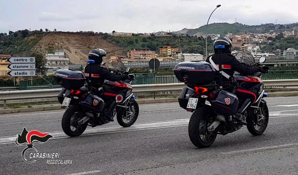 evade dai domiciliari