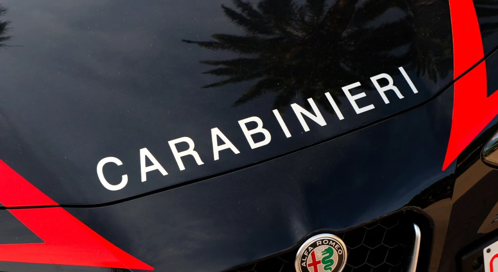 Viola il divieto di avvicinamento