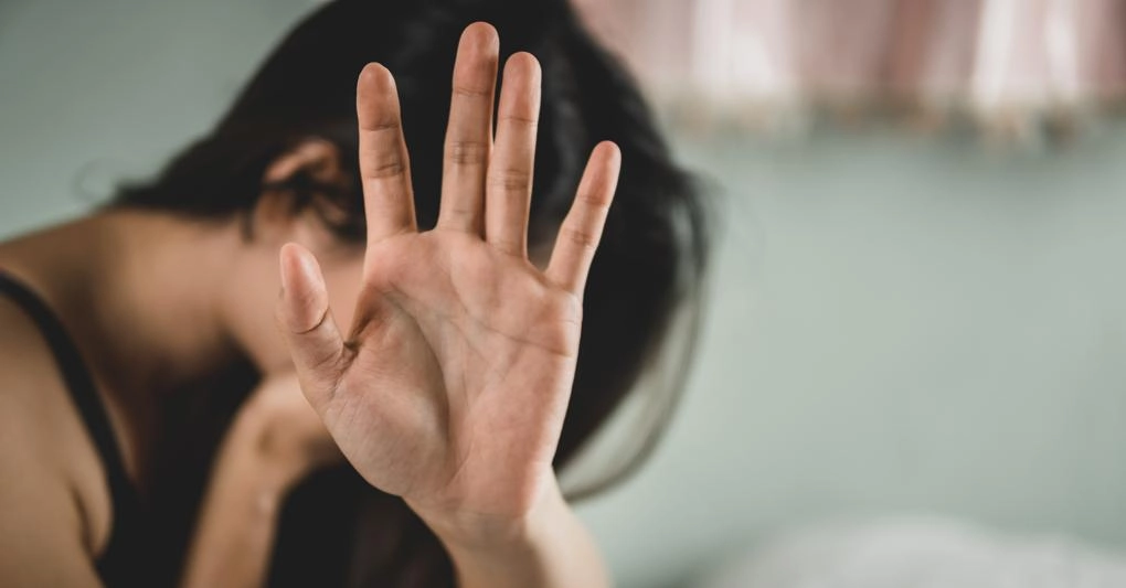 Aggredisce l'ex compagna