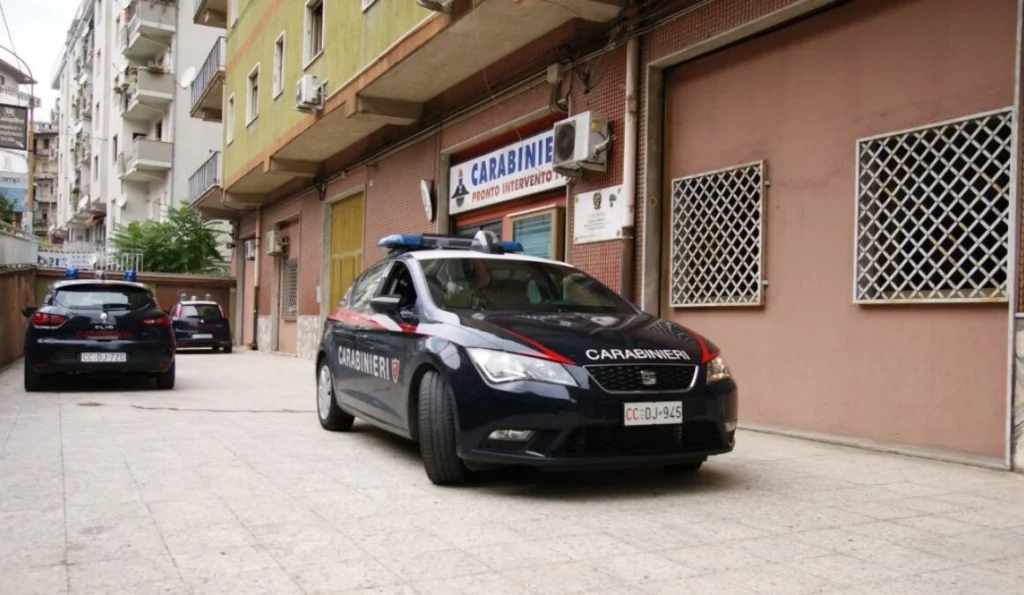 Minaccia la moglie e il suocero