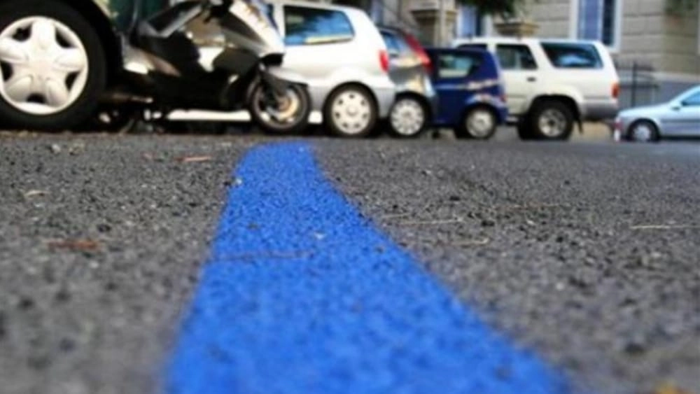 strisce blu